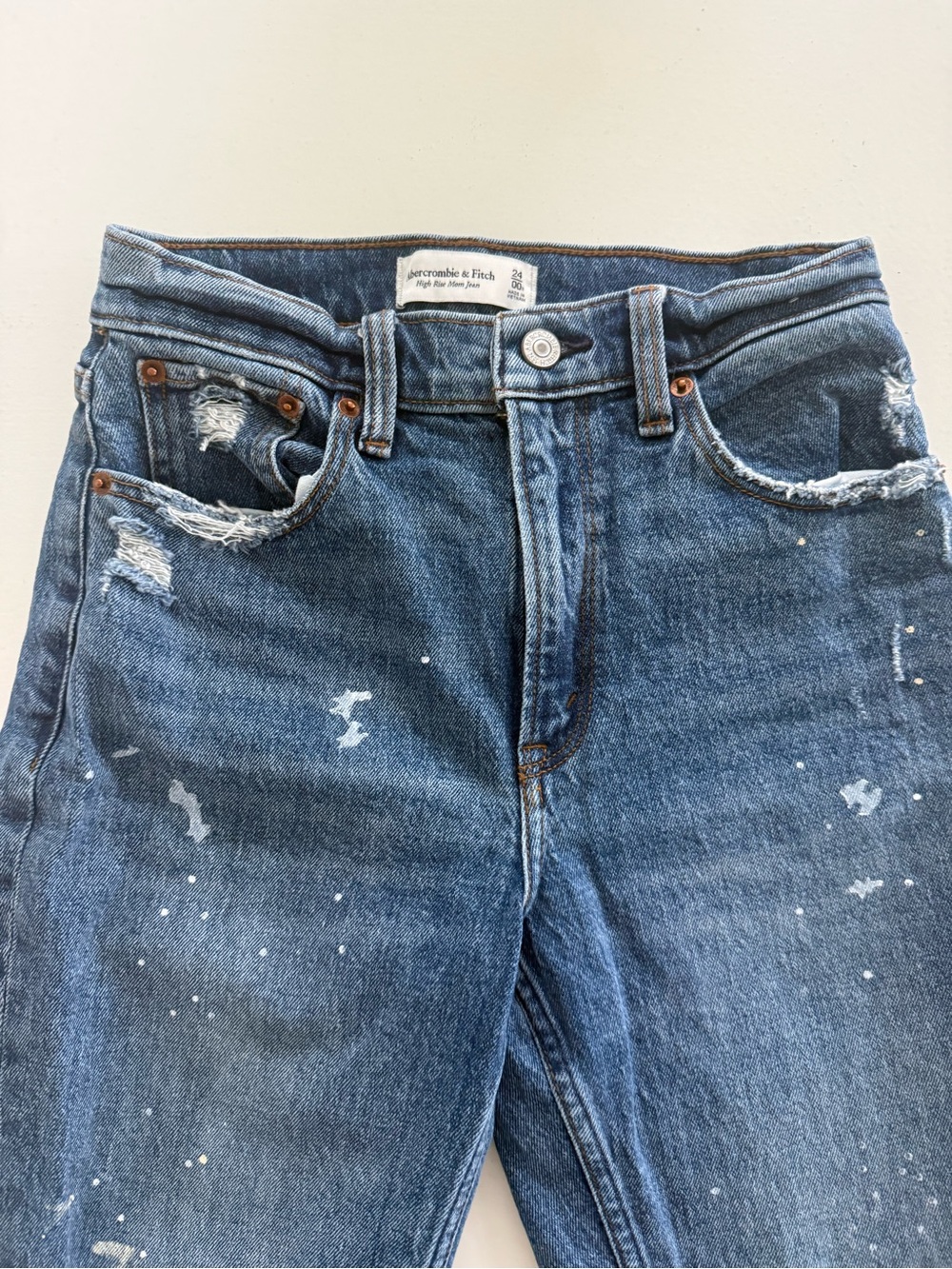 Abercrombie & Fitch High Rise Mom Jeans Size 24 00R Distressed Paint Splatter